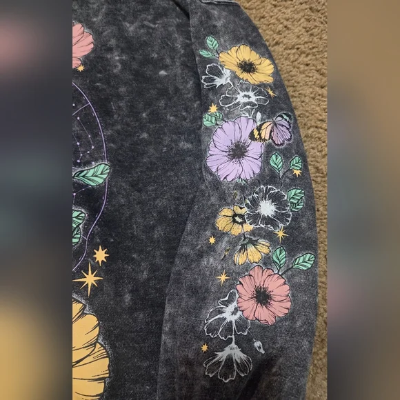Galaxy Floral Butterfly Pullover Crewneck Sweatshirt Size Medium - Picture 4 of 6